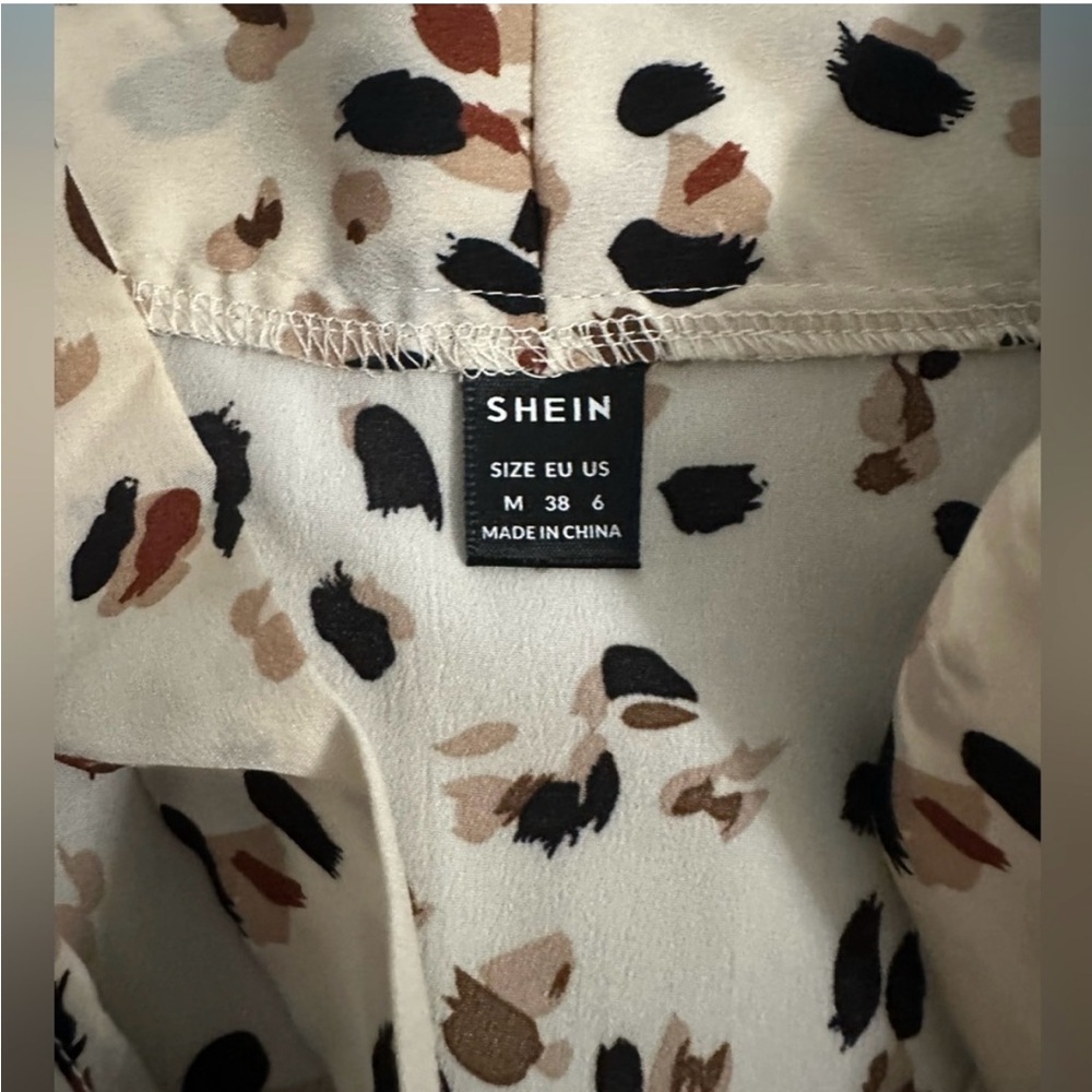 SHEIN Beige and Black Patterned Blouse Size M - Picture 6 of 6